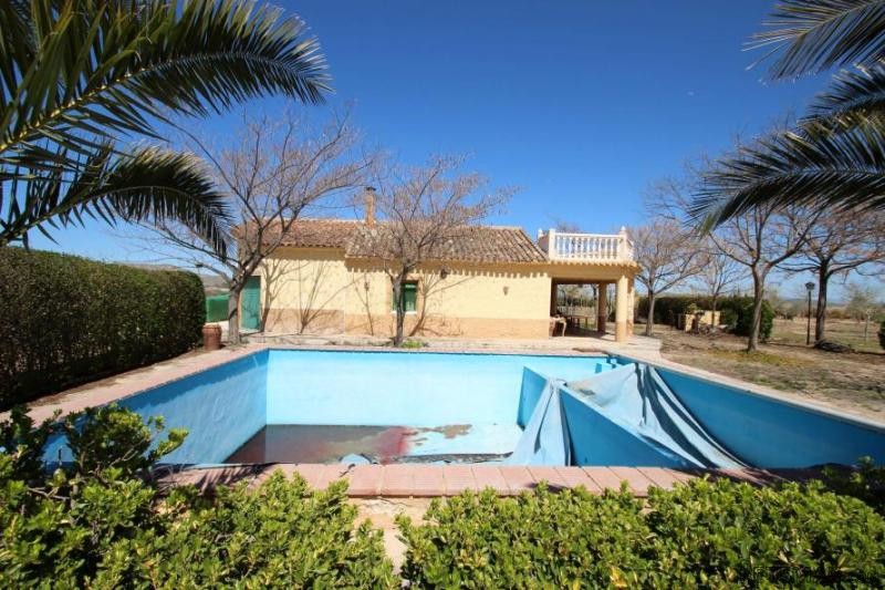 4 bedroom country house in Yecla..