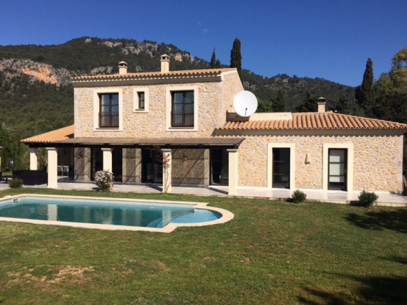 Precious country house in Es Capdella..