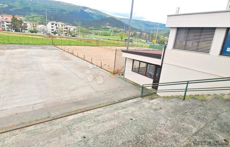 Veliko građevinsko zemljište u centru Buzeta