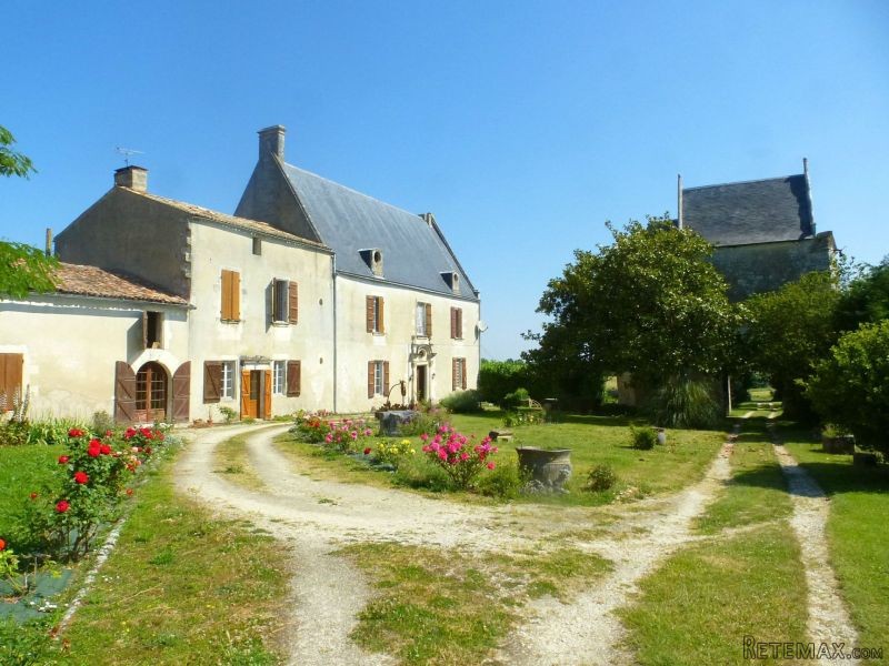 Chateau With Large Stone Outbuildings.. - 2