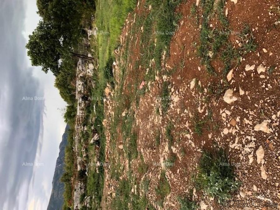 Veliko građevinsko zemljište sa projektom za izgradnju 2 k.. - 2