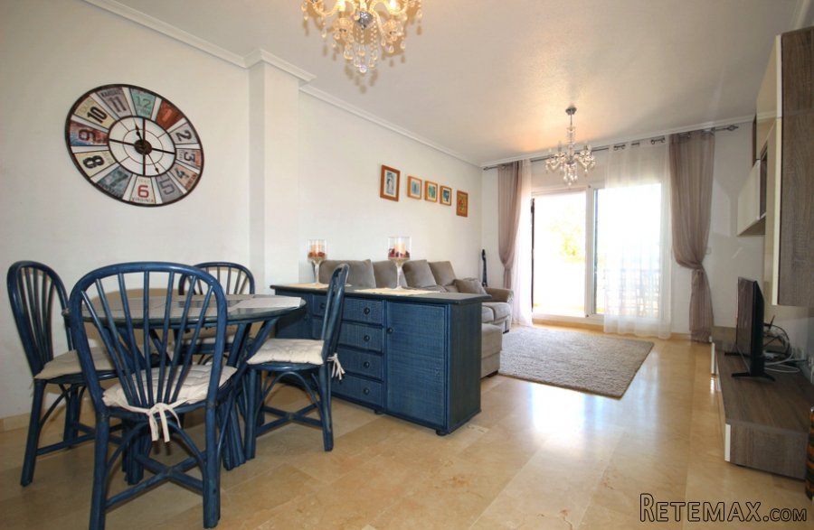 Apartamento cómodo, soleado y muy amplio en un complejo.. - 3