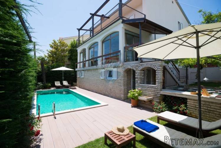 Istra, Premantura kuća za odmor sa bazenom 400m od mora