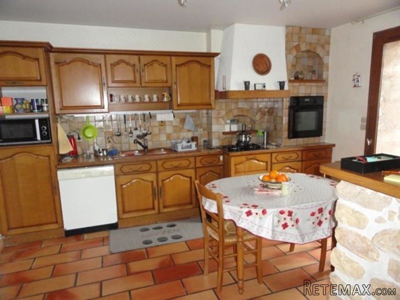 Spacious Property Set On 1.2 Acre Of.. - 2