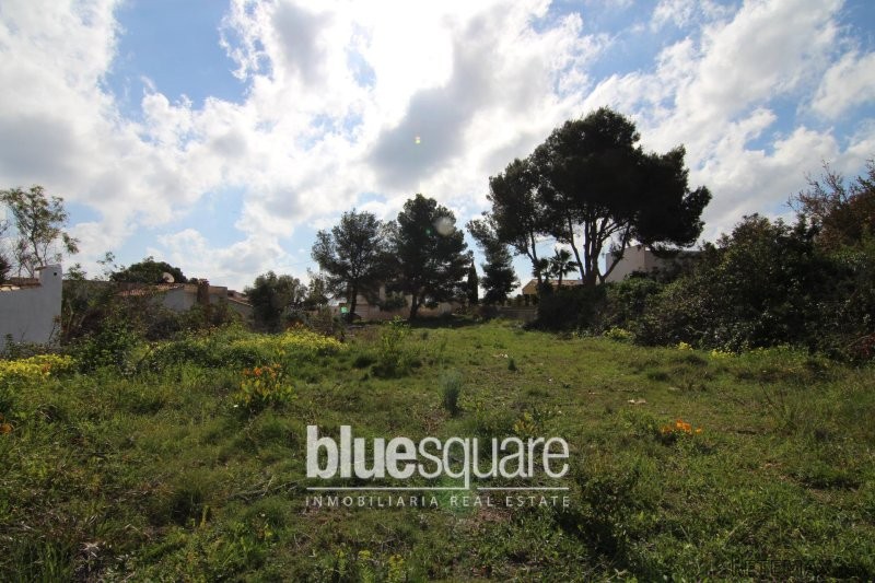 Large plot of 2700m2 in great location