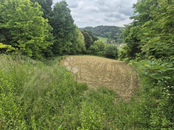 Građevinsko zemljište 1.543m² na bregu iznad Sv. Križa Začre