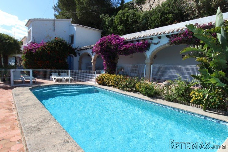 Mediterranean style villa of 300 m2, on two floors, on a.. - 2