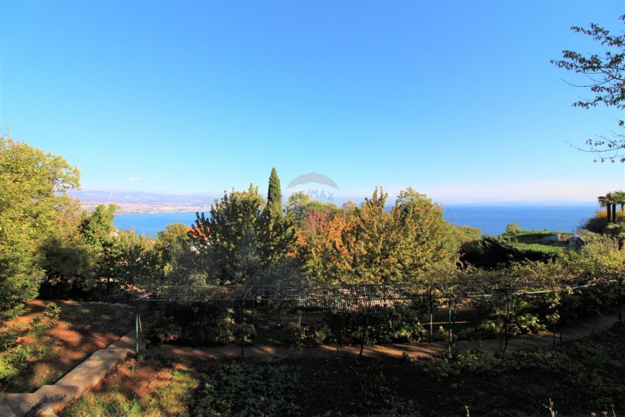 OPATIJA,OPRIĆ- teren 718 m2 sa pogledom na more