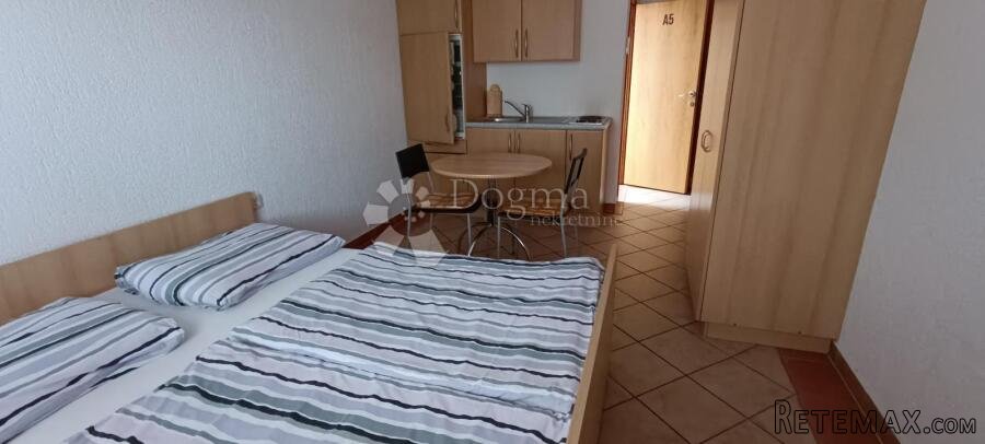 Omišalj, kuća sa 9 apartmana - 3
