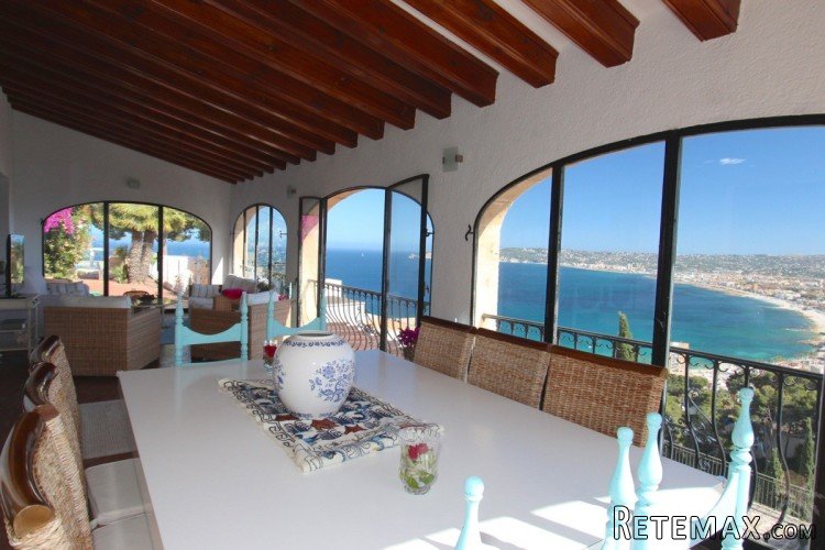 Mediterranean style villa of 300 m2, on two floors, on a.. - 4