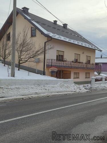 Radoboj – Kuća s gospodarskim objektom