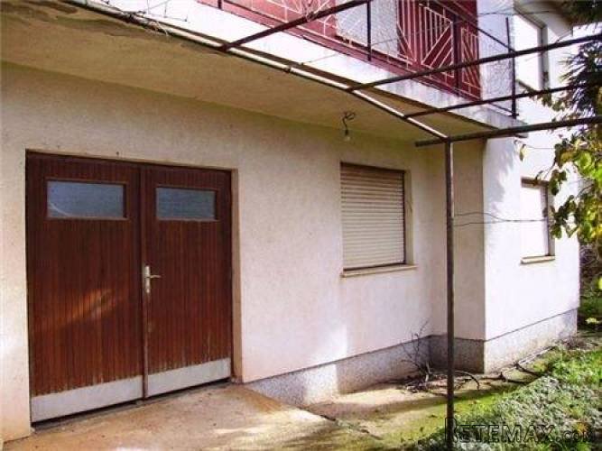 ISTRA, PULA OKOLICA, SAMOSTOJEĆA KUĆA SA VELIKOM OKUĆNICOM - 3