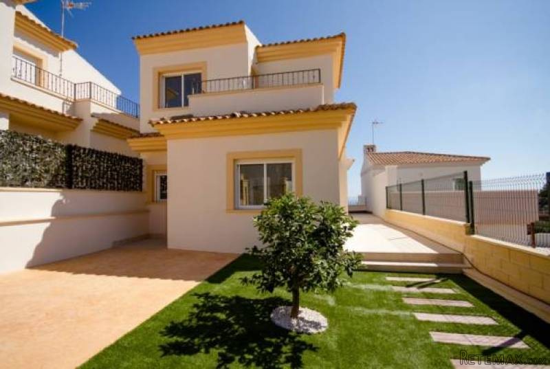 3 Bedroom 3 Bathroom Villa In El..