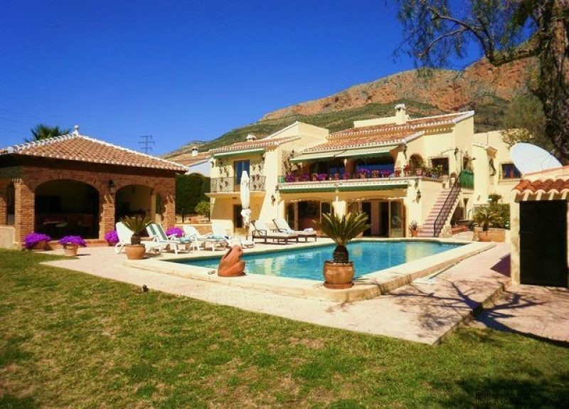 6 bed, 4 bath villa, Javea, Montgo..