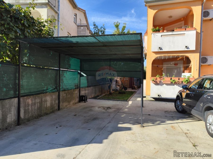Otok Krk, Malinska - dva stana u zgradi ukupne površine 90,9 - 7