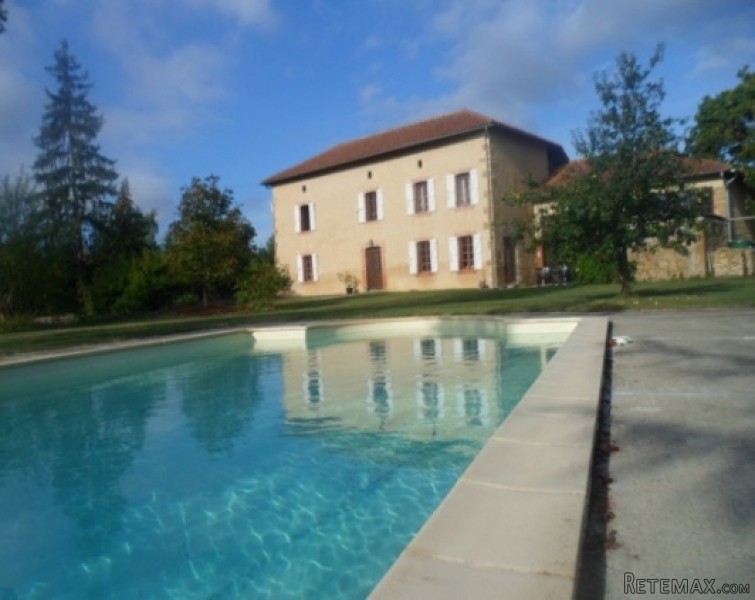 Double volume maison de maitre with..