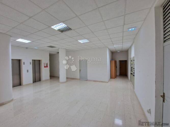 Poslovni prostor u podrumu na Splitu 3