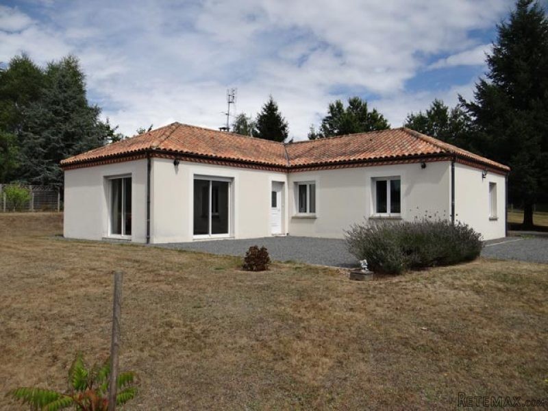 3 Bedroom Single Story House With..
