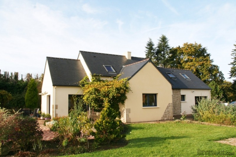 Detached House in Lovely Gardens