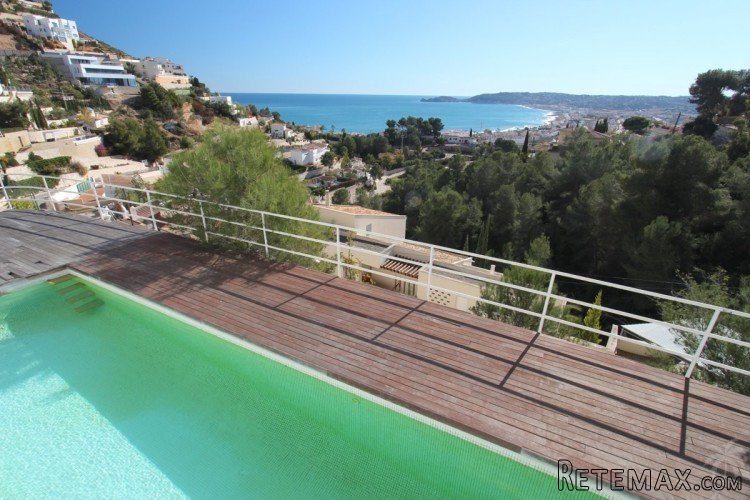 Modern house, reduced from 1,500,000 Euros, with open views.. - 2