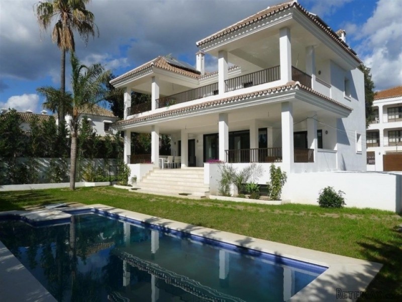 5 Bedroom Villa For Sale In Cortijo..
