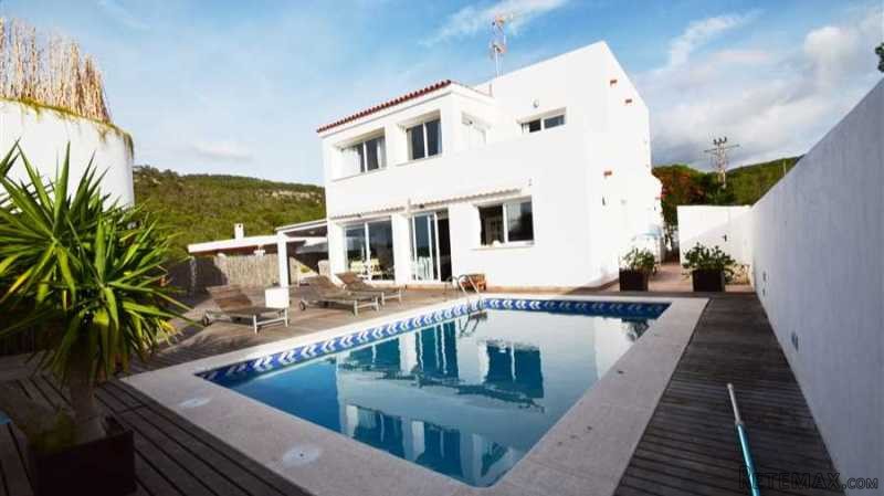 House close to the beach