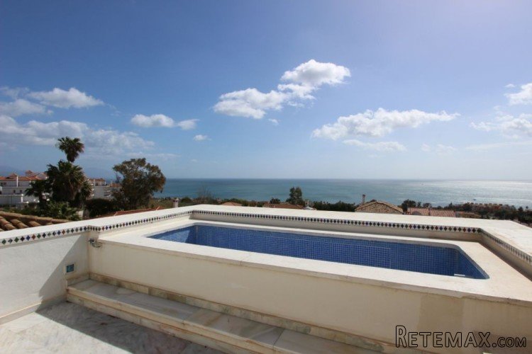 Mycket trevligt townhouse med panoramavy över havet!