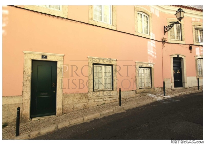 3-Bedroom Apartment for modernisation -..