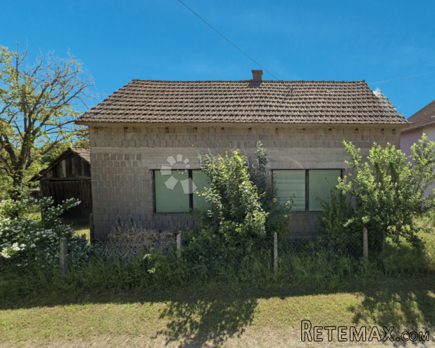 Kuća za adaptaciju sa građevinskom parcelom
