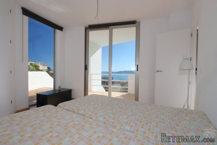 Modern house, reduced from 1,500,000 Euros, with open views.. - 8