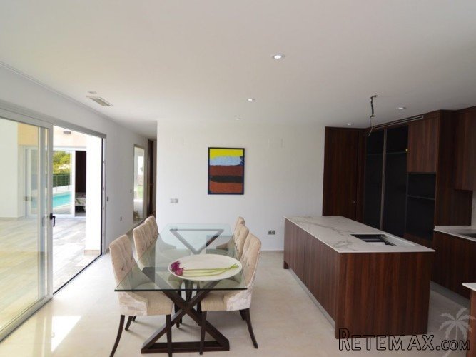 Recently built modern villa located only 1km from the beach.. - 8