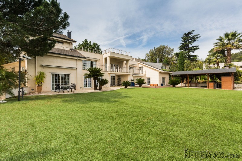 Exclusive 900 sq. m. house for sale in..