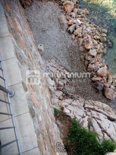 Karlobag, samostojeća kuća 1. red do mora s bazenom i g.. - 9