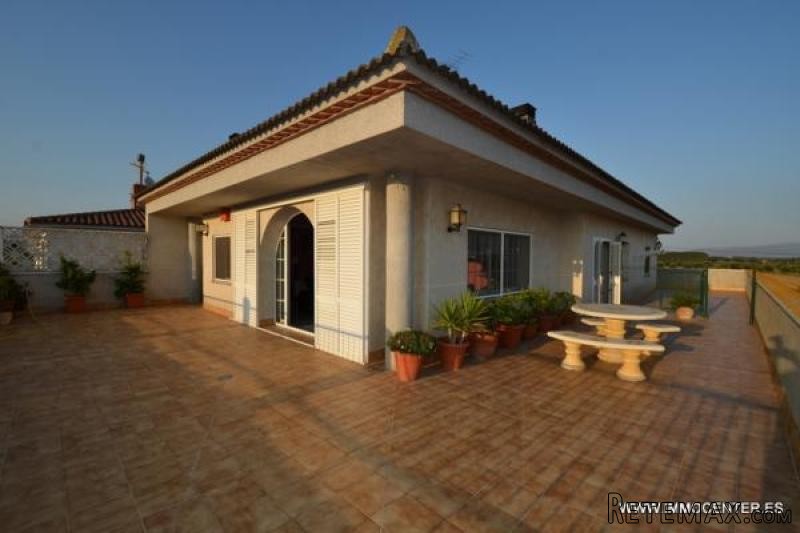 ALT EMPORDA: Beautiful property with 3..