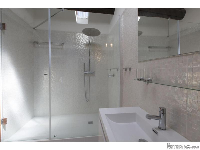 Spacious Loft In Duplex With A..