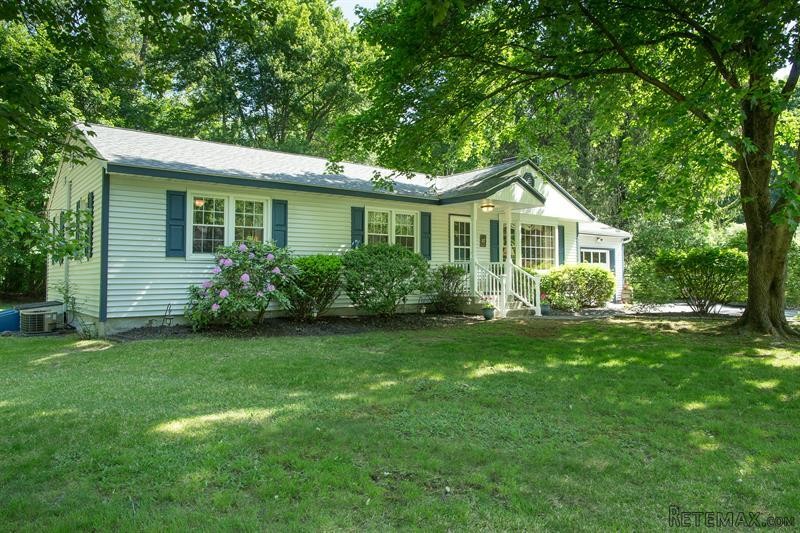 3 bedroom House For Sale: 39 Sandi Dr..