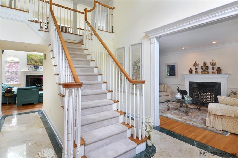 6 bedroom House For Sale: 33 Sheldon.. - 2
