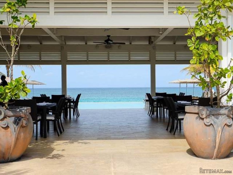 Apartment/townhouse - This custom..