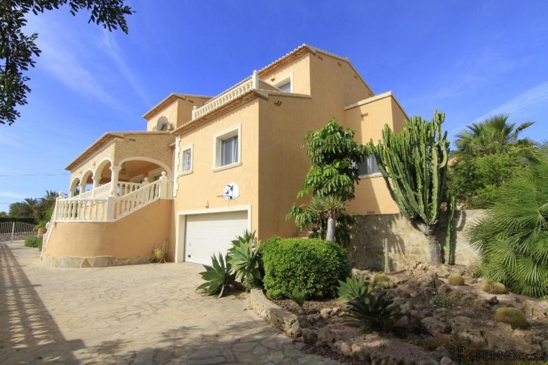 4 Bedrooms - Villa - Alicante - For Sale