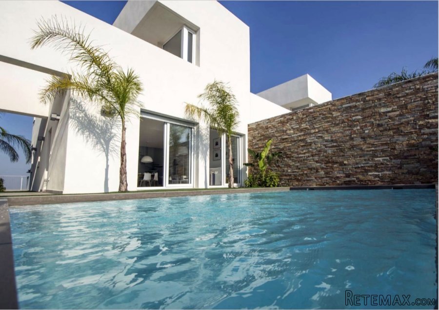 Rojales is situated very close to La Marquesa golf course..