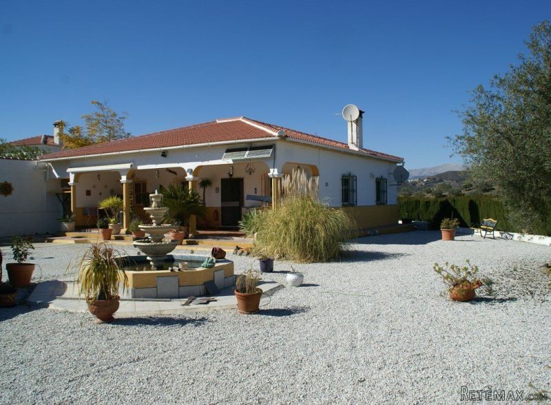 Villa for Sale in Canillas De Aceituno..