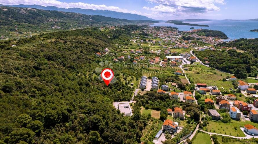 Samo kod nas! Atraktivan građevinski teren u Palitu