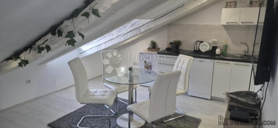 Dva apartmana u strogom centru