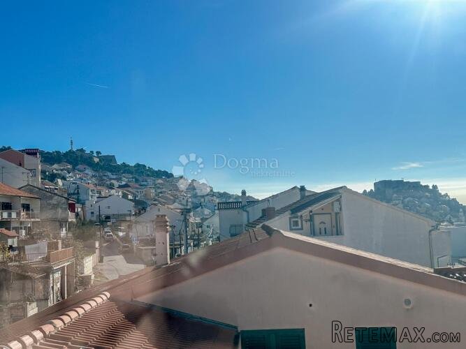 ŠIBENIK – DVOETAŽNA KUĆA S PANORAMSKIM POGLEDOM NA DVIJE TVR - 2