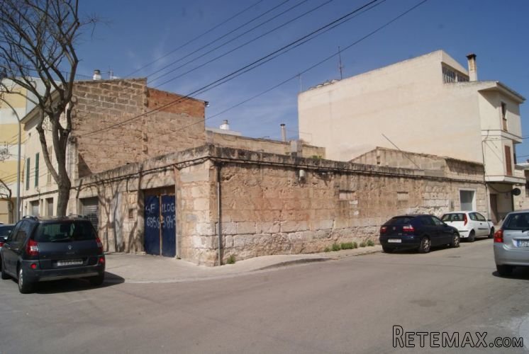 In the district of Sa Torre of the town, Excellent Sandlot..