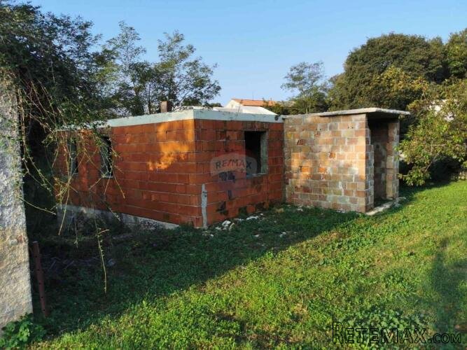 Istra-Krnica, građevinsko zemljište i objekt - 2
