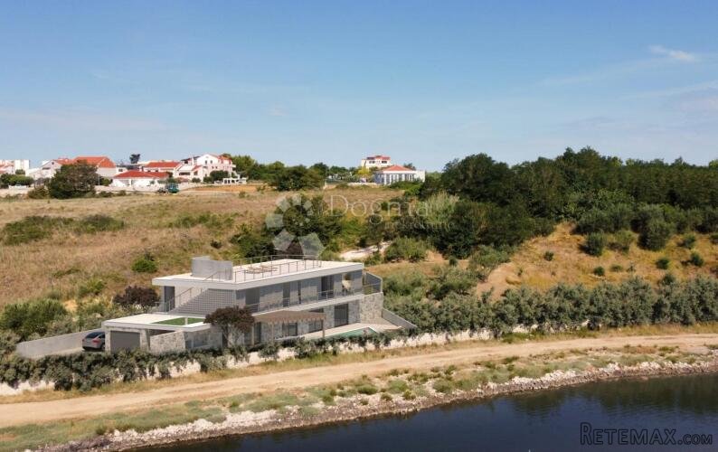Građevinsko zemljište s projektom, 1. red uz more