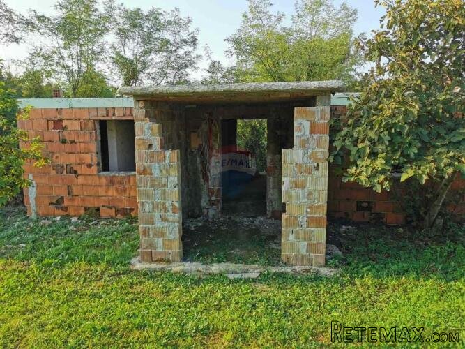 Istra-Krnica, građevinsko zemljište i objekt - 4