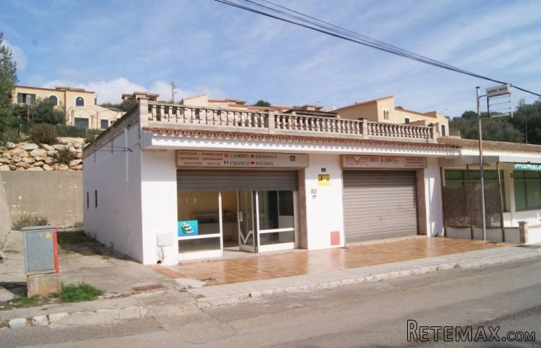 At 300 meters from the pristine beach of Cala Romantica..