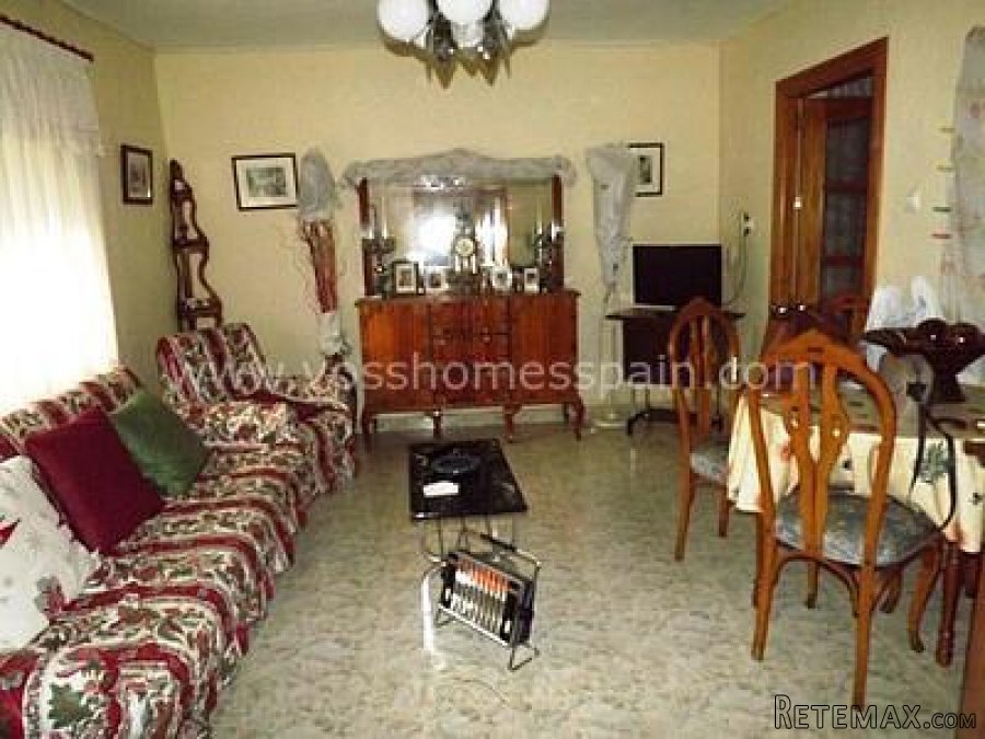 Large detached town house walking distance to amenities and.. - 5